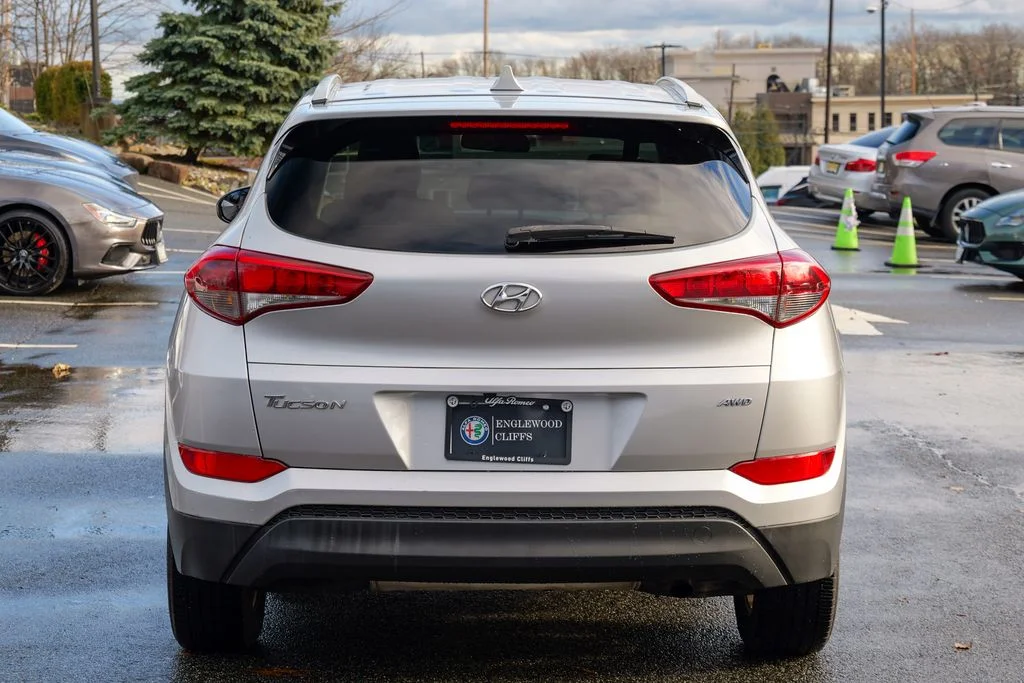 Used 2018 Molten Silver Hyundai SEL image 6