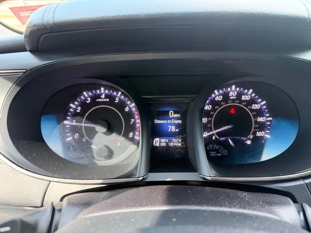 Used 2015 Magnetic Gray Metallic Toyota  image 15