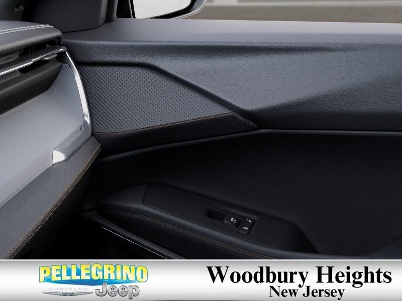 New 2026 Diamond Black Crystal Pearl-Coat Exterior Paint Jeep Limited image 25