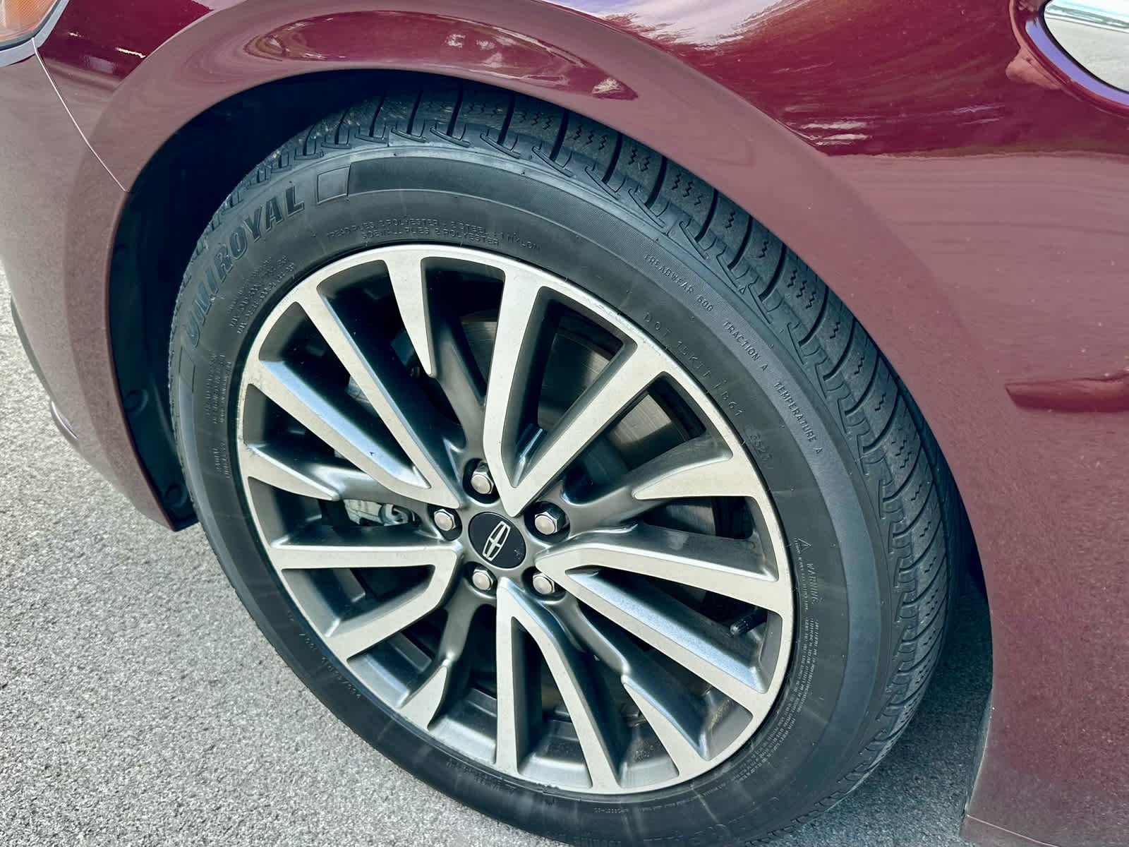 Used 2019 Burgundy Velvet Tinted Clearcoat Lincoln Select image 9