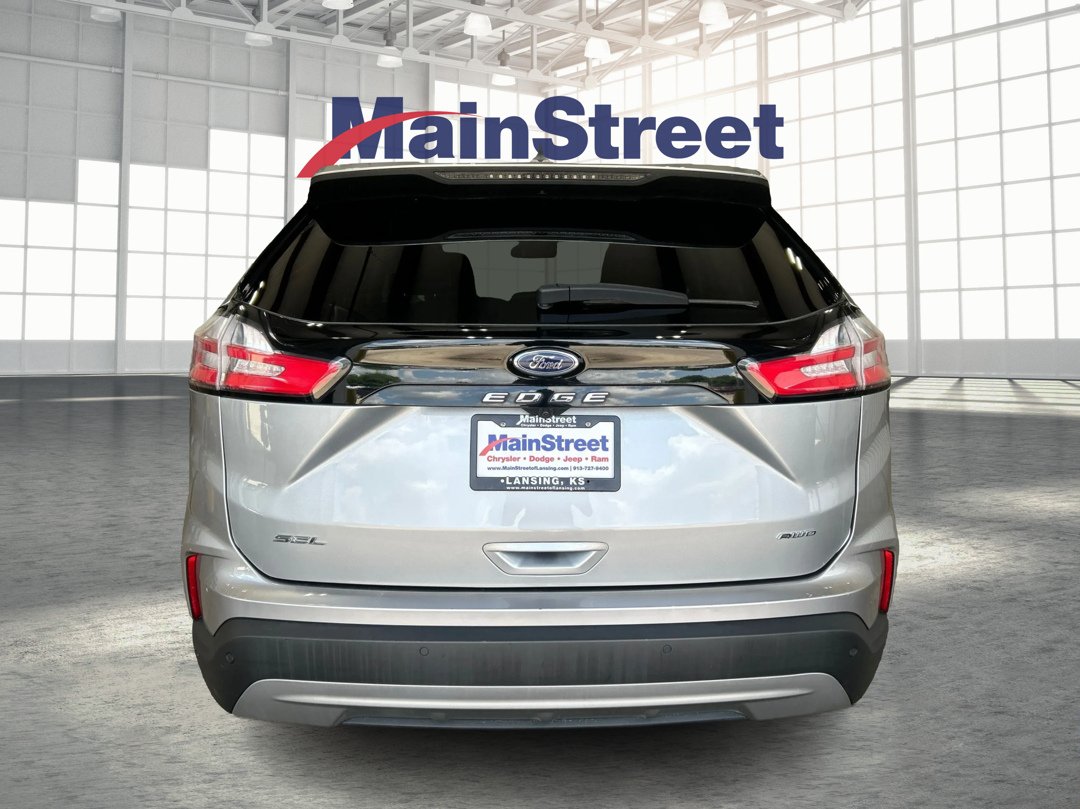 Used 2024 Silver Ford SEL image 4