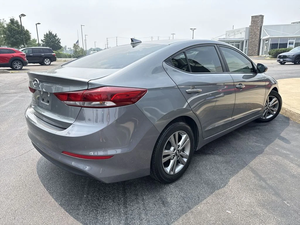 Used 2017 Gray Hyundai SE image 3