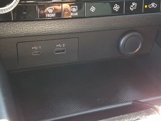 Used 2022 Black Mitsubishi ES image 24