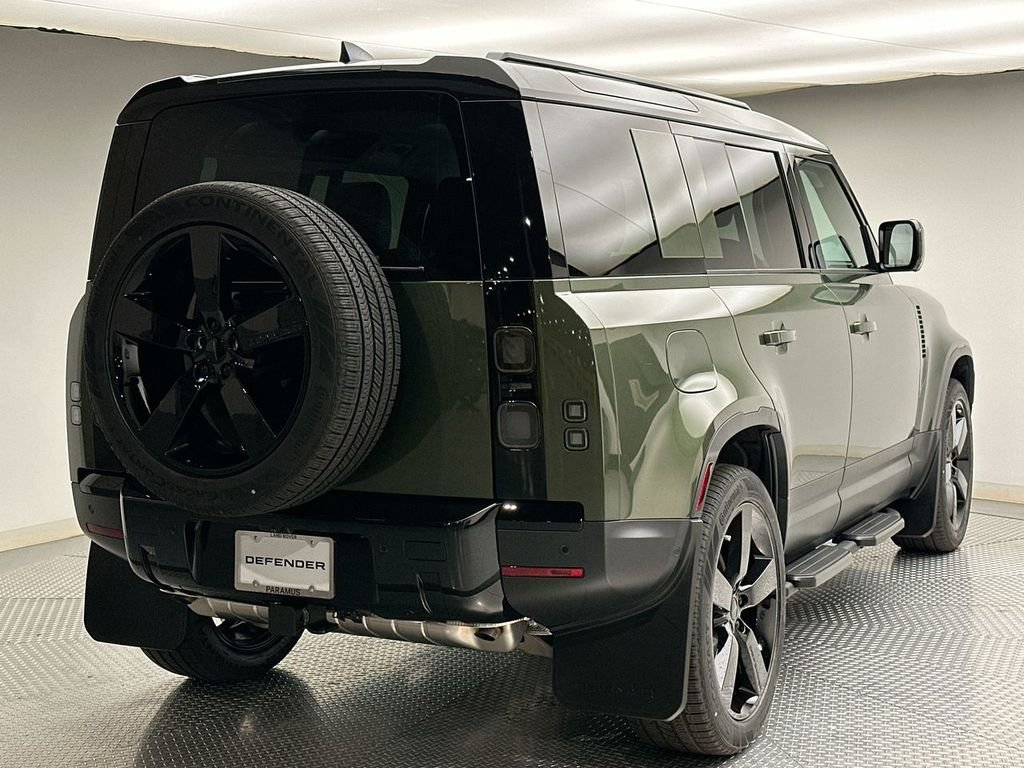 New 2026 Woolstone Green Land Rover S image 3