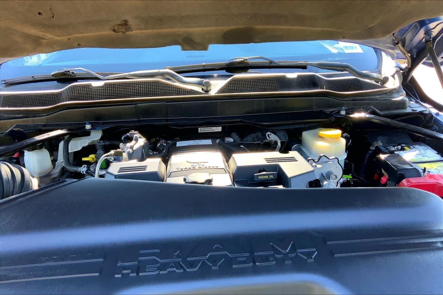 Used 2019 Blue Streak Pearlcoat Ram Laramie image 32