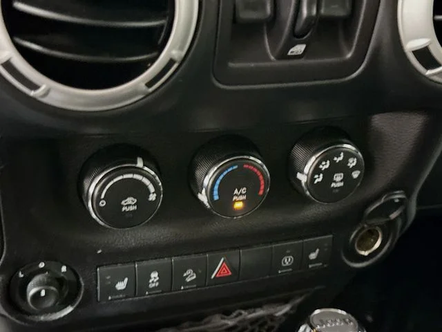 Used 2018 White Jeep Unlimited Sahara image 17
