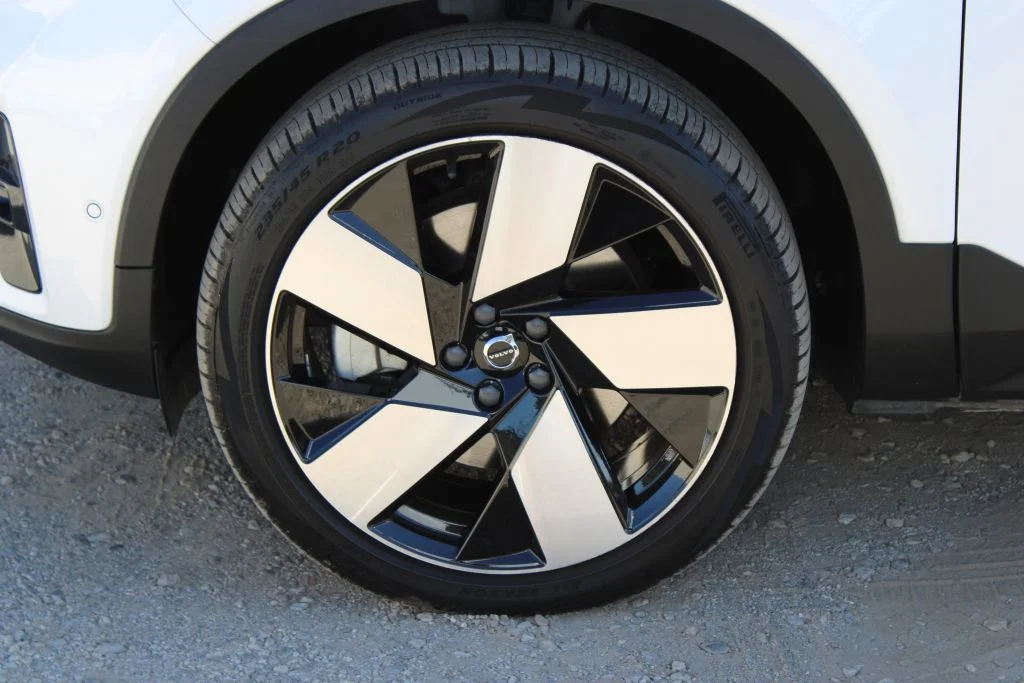 Used 2022 White Volvo Ultimate image 8