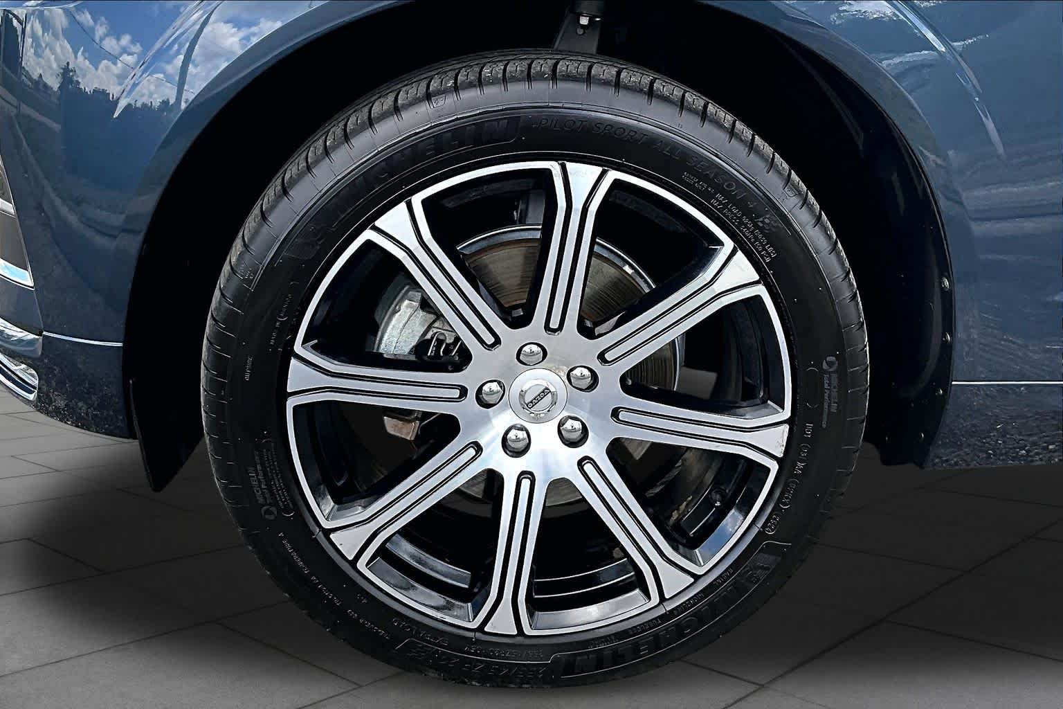 Used 2020  Volvo Inscription image 11