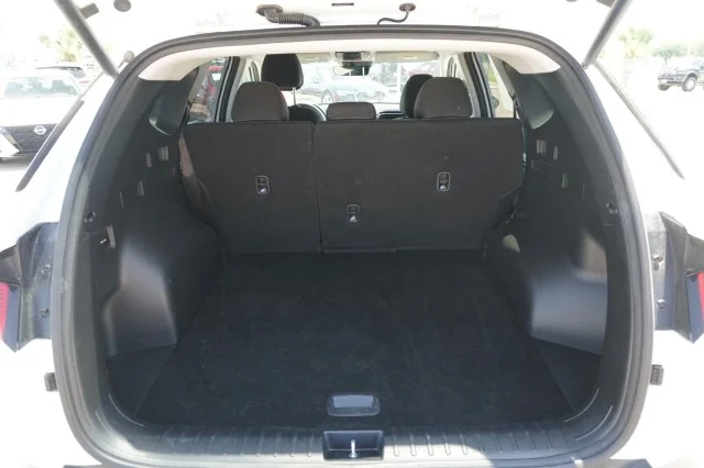 Used 2024 White Pearl Hyundai SEL image 9