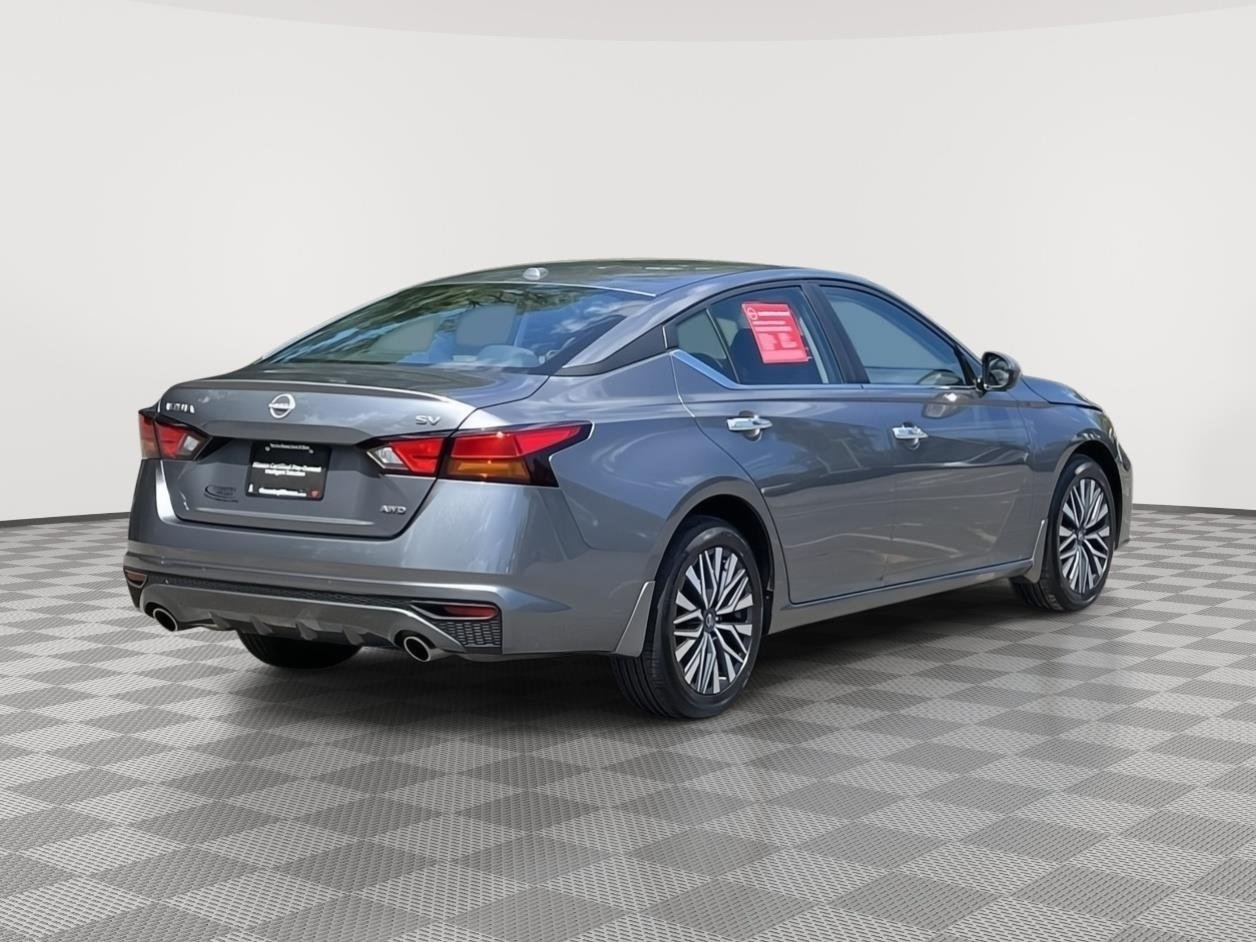 Used 2024 Gun Metallic Nissan 2.5 SV image 5