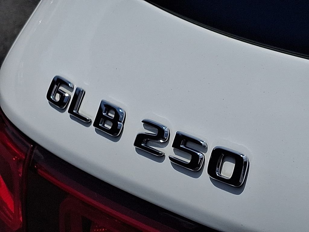 Certified Used 2022  Mercedes-Benz GLB 250 image 29