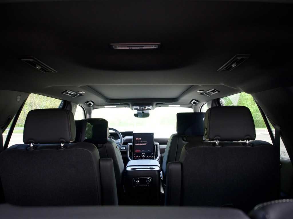 New 2026 Onyx Black GMC Elevation image 16