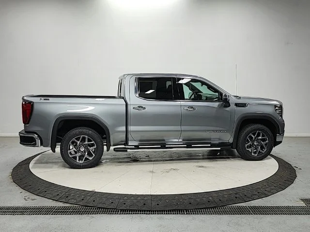 2026 GMC Sierra 1500 SLT - Photo 9