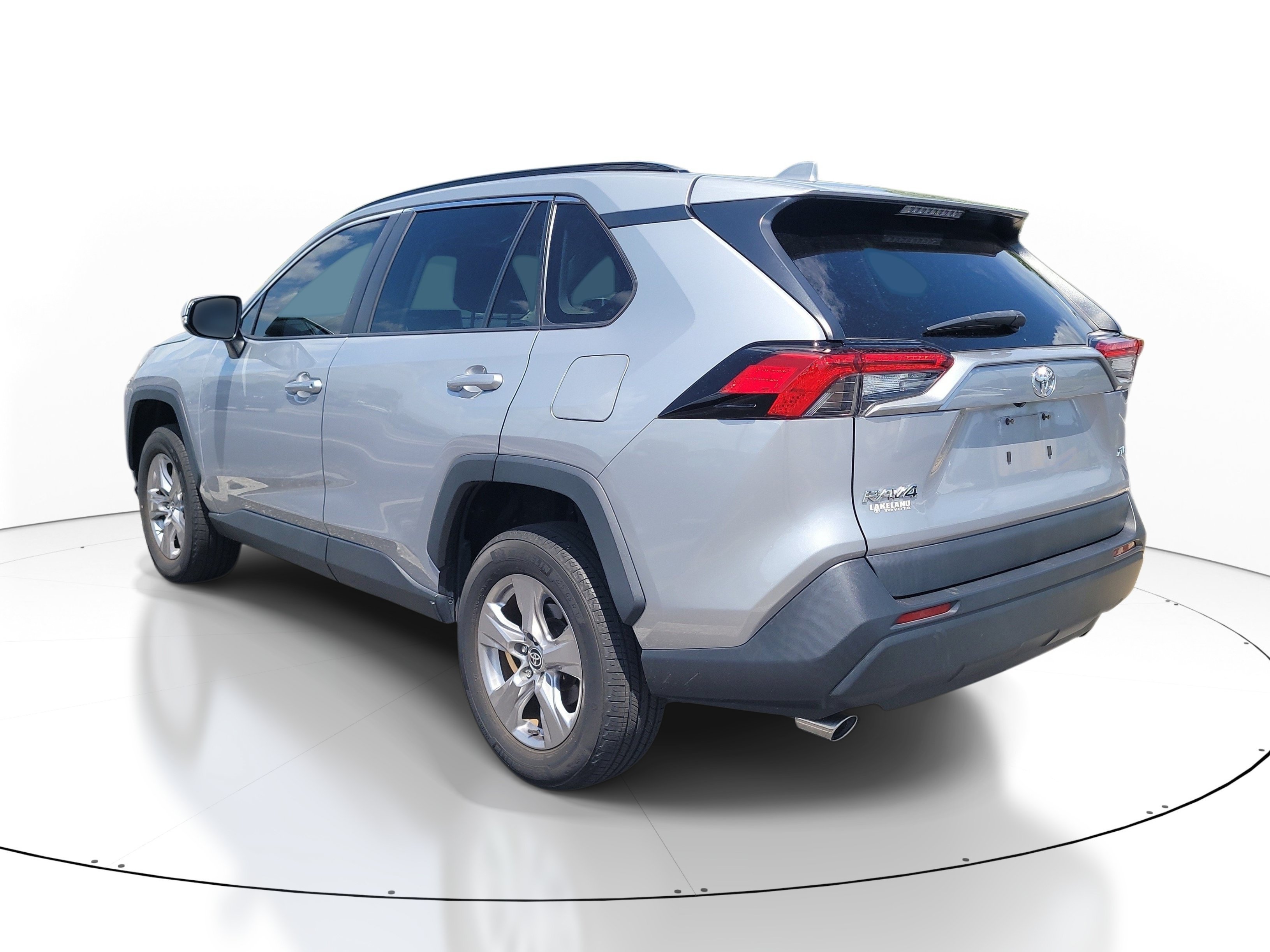 Used 2023  Toyota XLE image 5