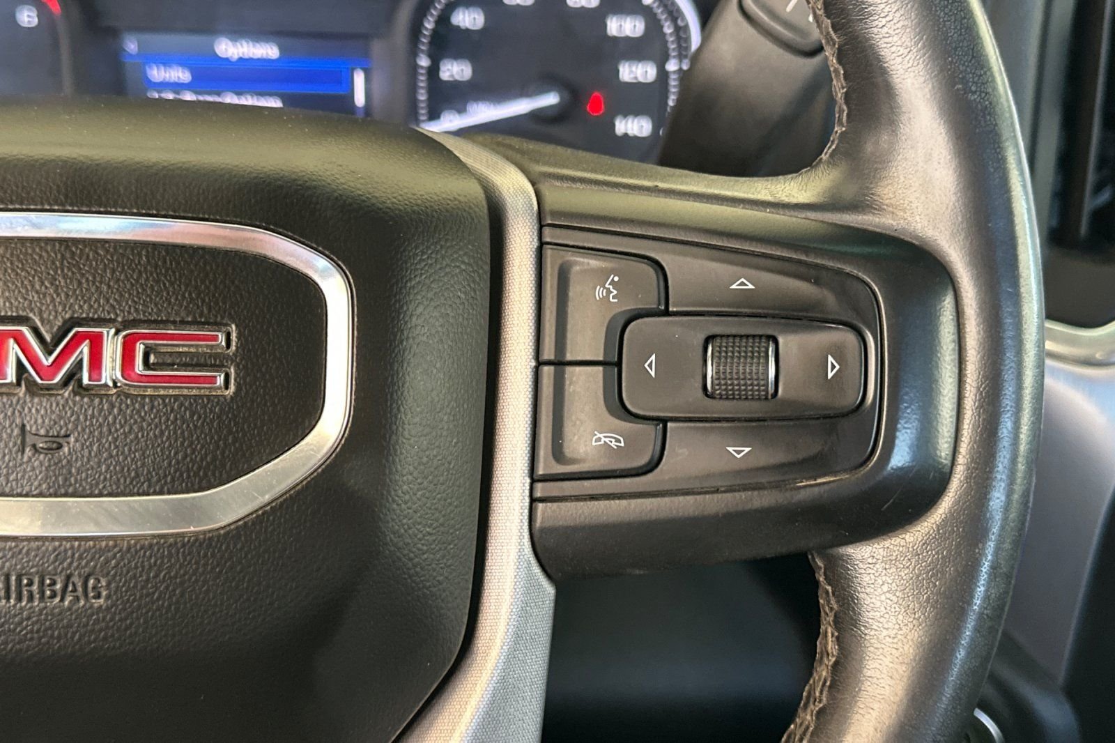 Used 2022 White GMC SLE image 22