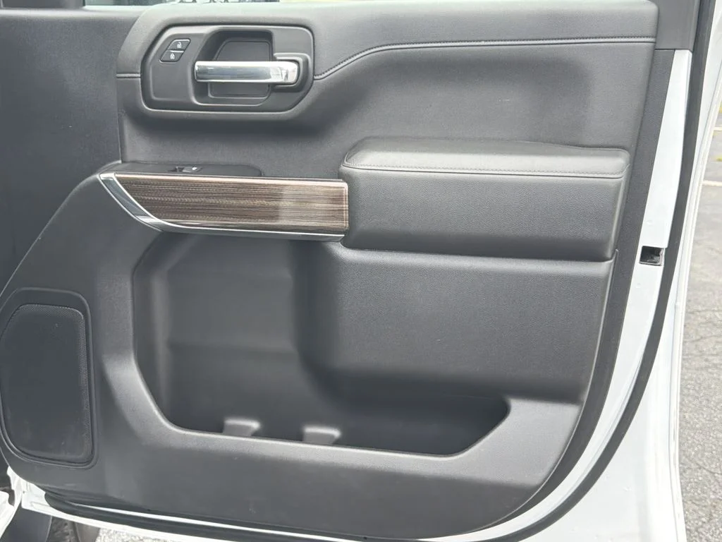 Used 2022 White Chevrolet LT image 10