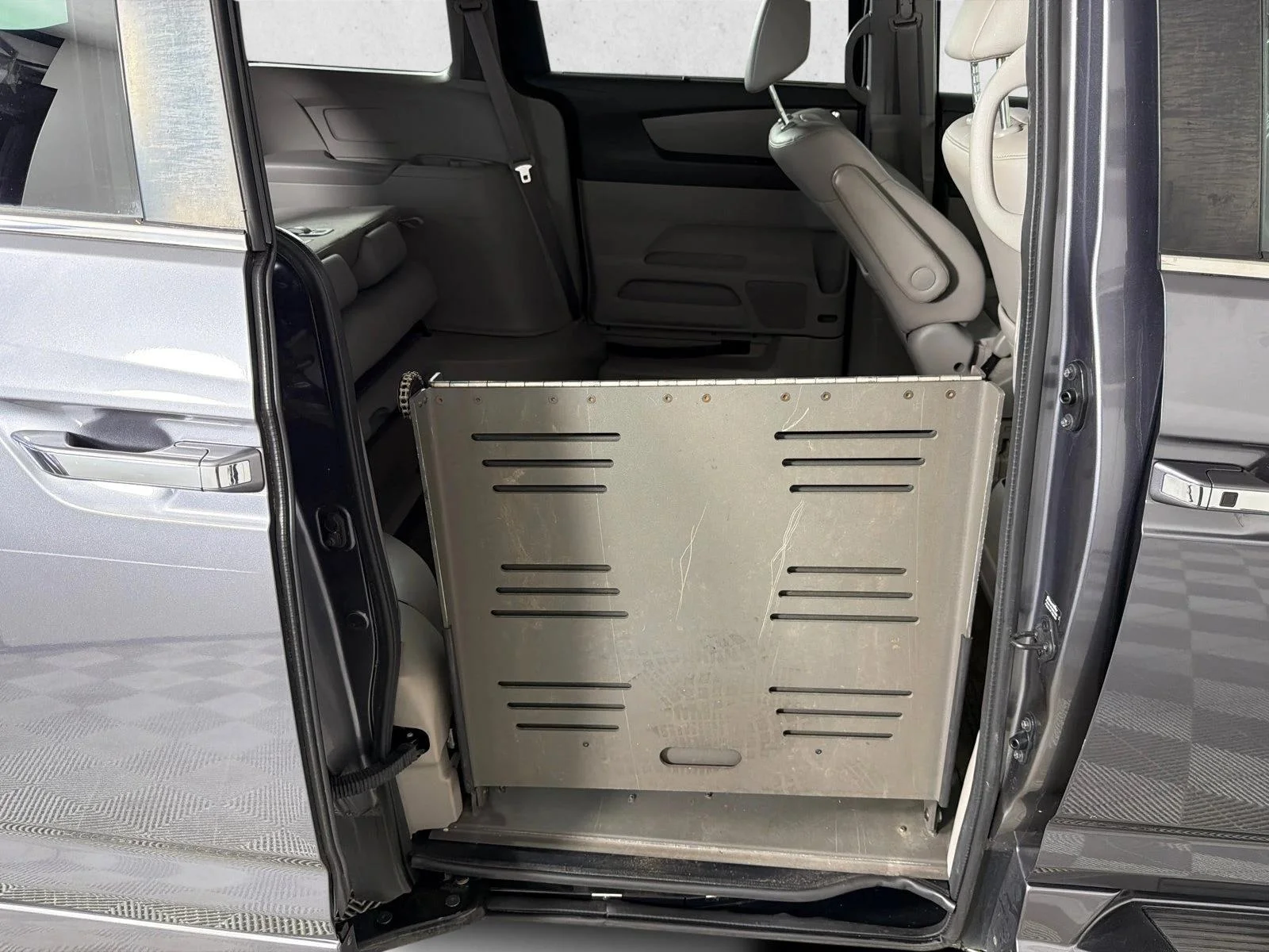 Used 2014 Gray Honda EX-L image 17