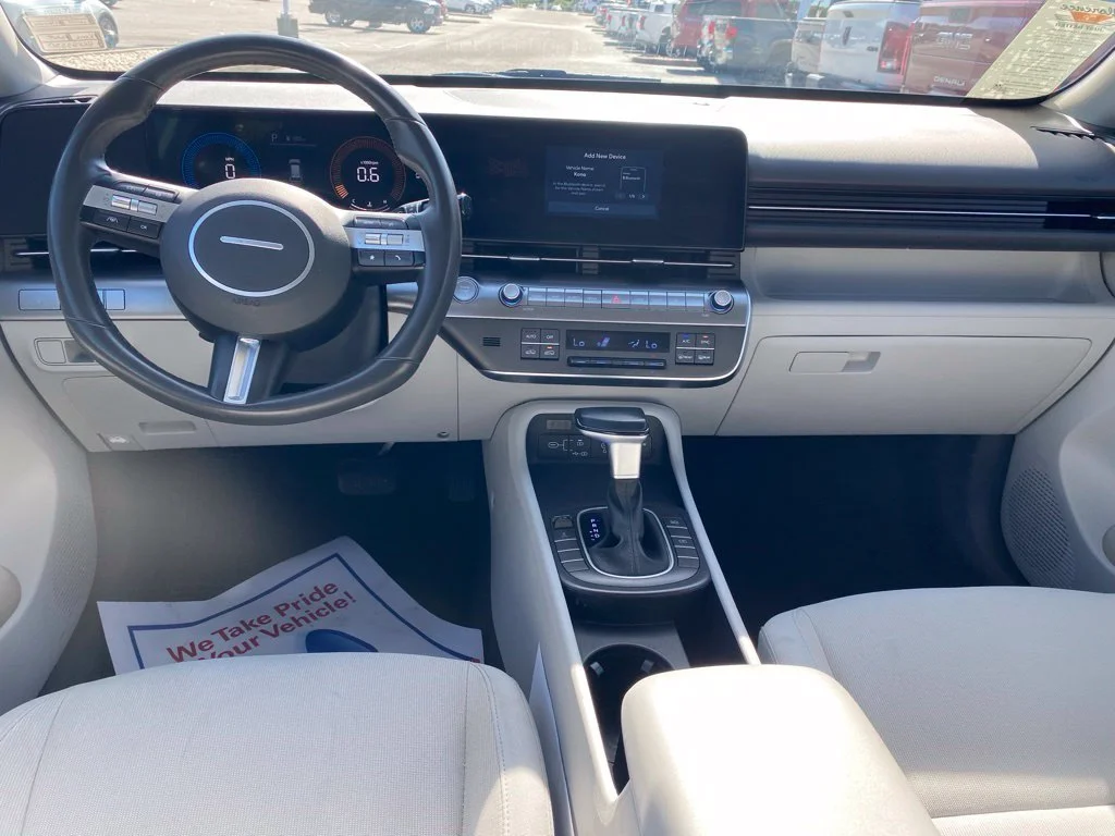 Used 2024 White Hyundai SEL image 7