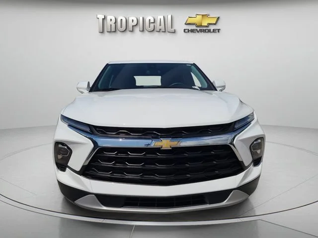 Used 2024 Summit White Chevrolet 2LT image 8