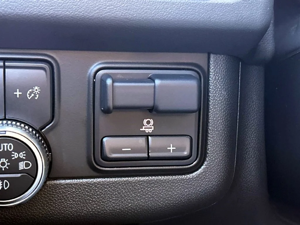 Used 2023 White Frost GMC AT4 image 28
