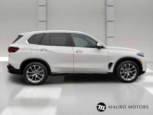 New 2026 White BMW xDrive40i image 2