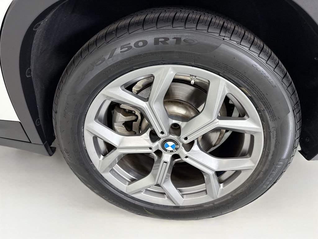 Used 2024 White BMW xDrive30i image 30