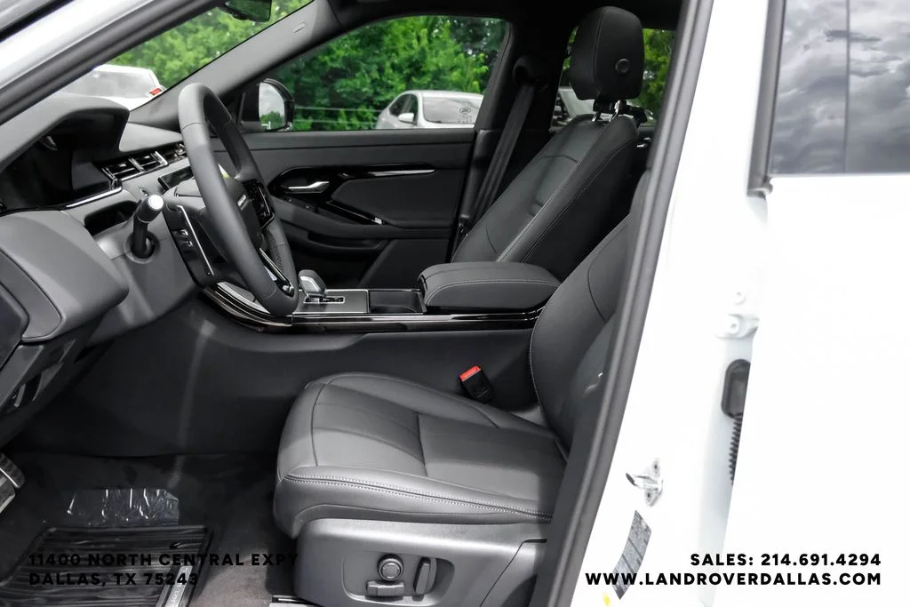 New 2026 Ostuni Pearl Wht Prem Met Land Rover Hoxton Edition image 29