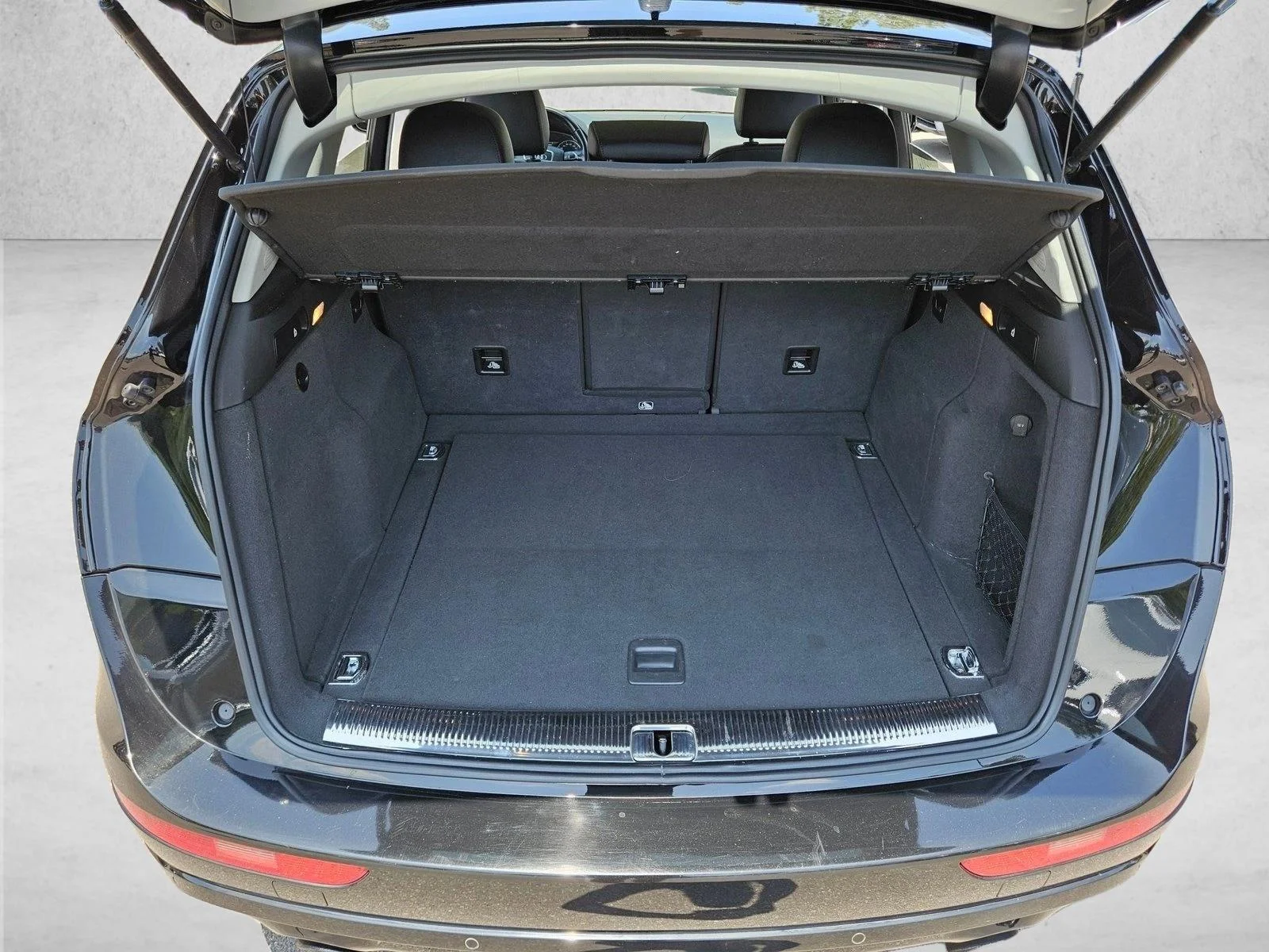 Used 2013 Brilliant Black Audi Premium Plus image 4