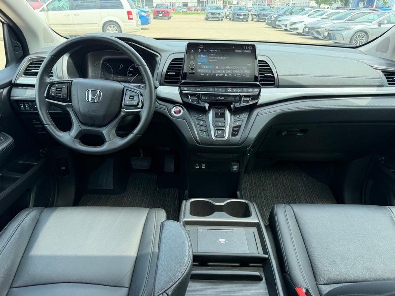 Certified Used 2025 Solar Silver Metallic Honda EX-L image 13
