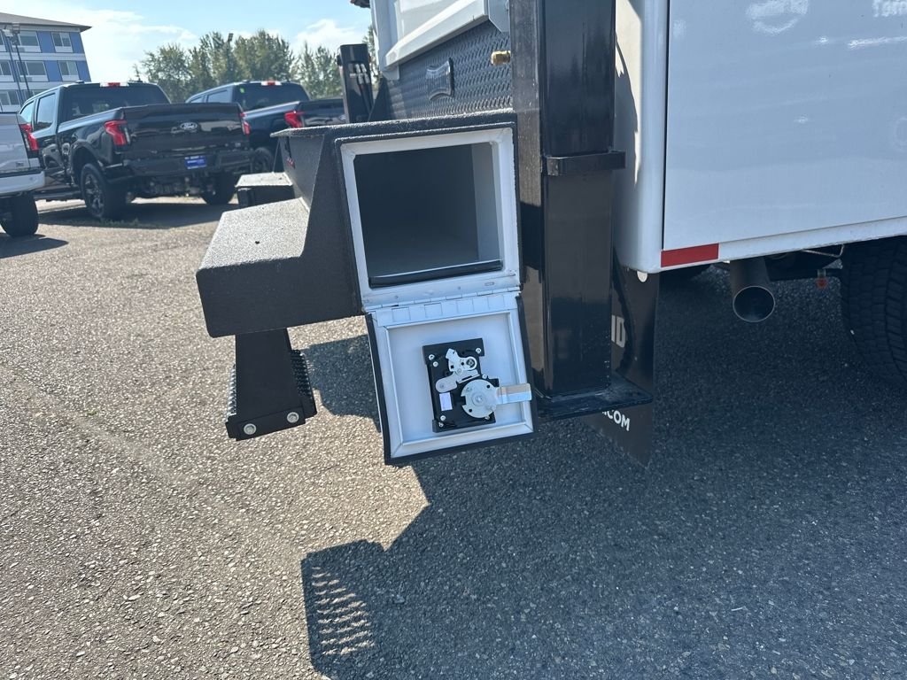 2025 Ford F-550 Super Duty Chassis Cab XL - Photo 32