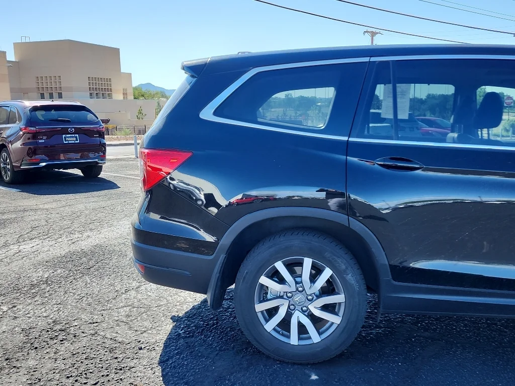 Used 2019 Crystal Black Pearl Honda EX-L image 5