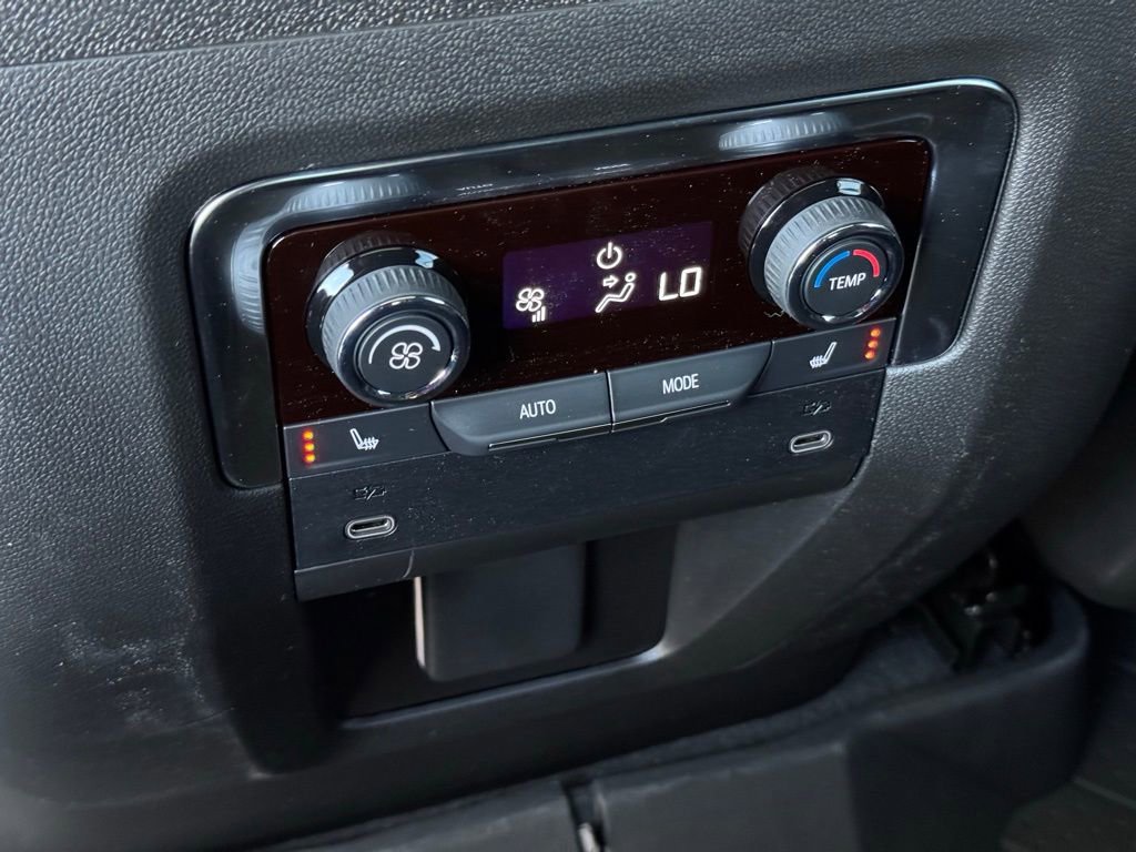 New 2026 Polar White Tricoat Chevrolet Premier image 25