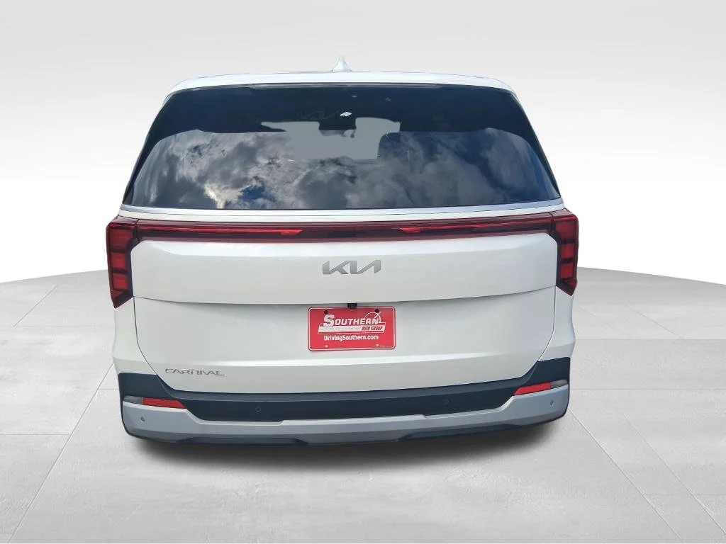 Used 2026 White Kia LXS image 4