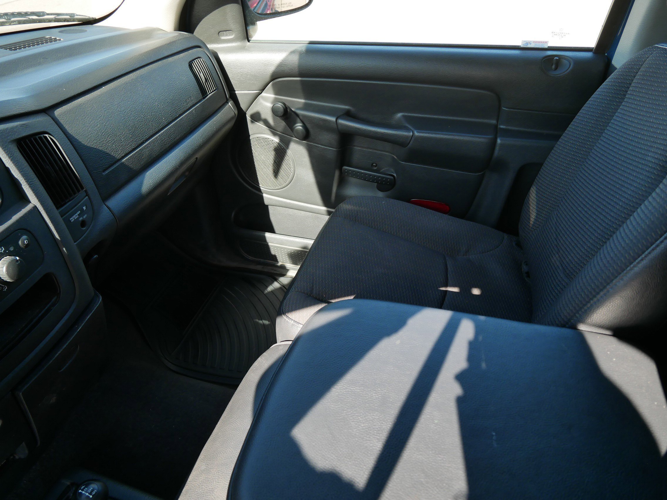 Used 2005 Blue Dodge  image 26