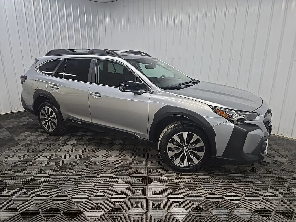 2025 Subaru Outback Limited's photo