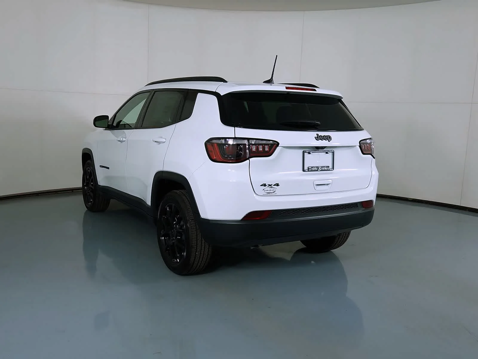 New 2026 Bright White Clearcoat Jeep Latitude image 9