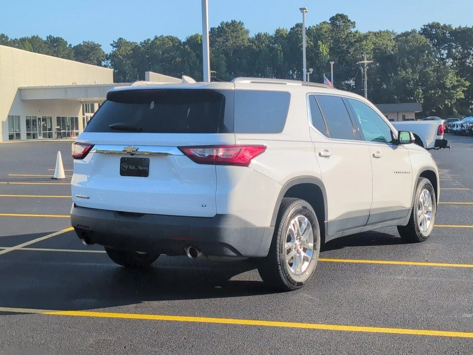 Used 2018 SUMMIT WHITE Chevrolet LT Cloth image 7