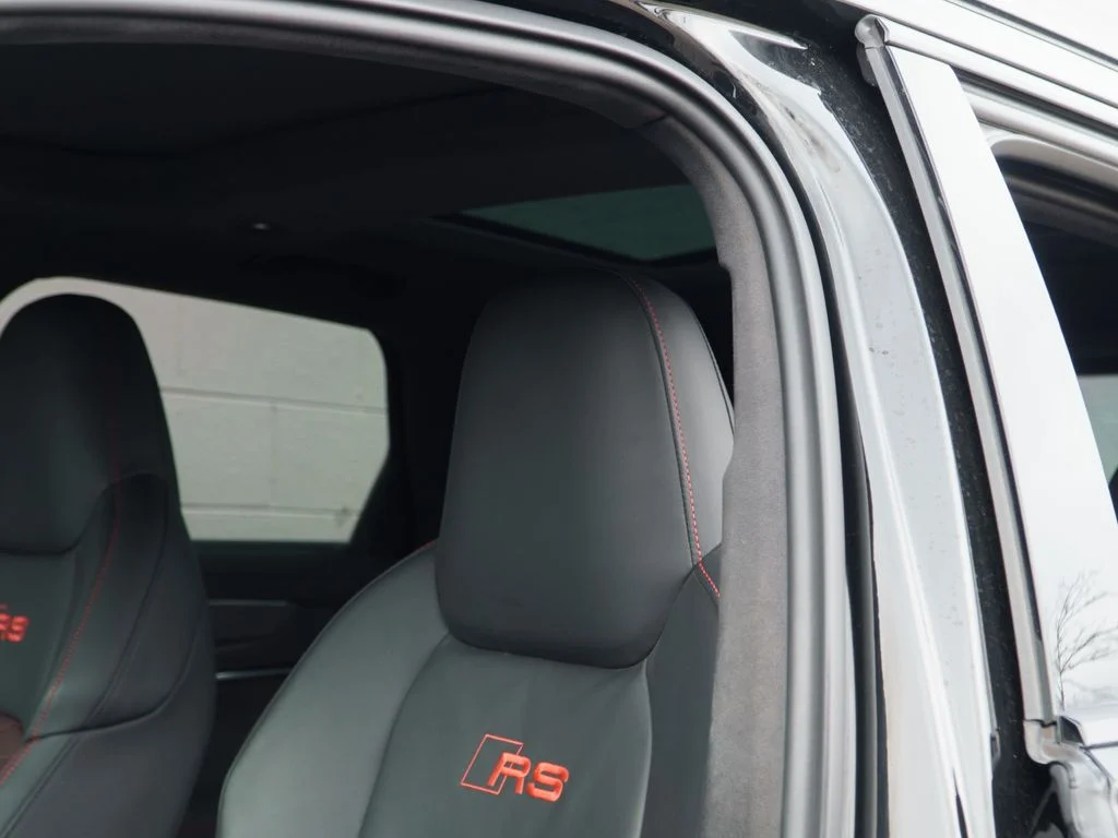 Used 2025  Audi 4.0T image 19