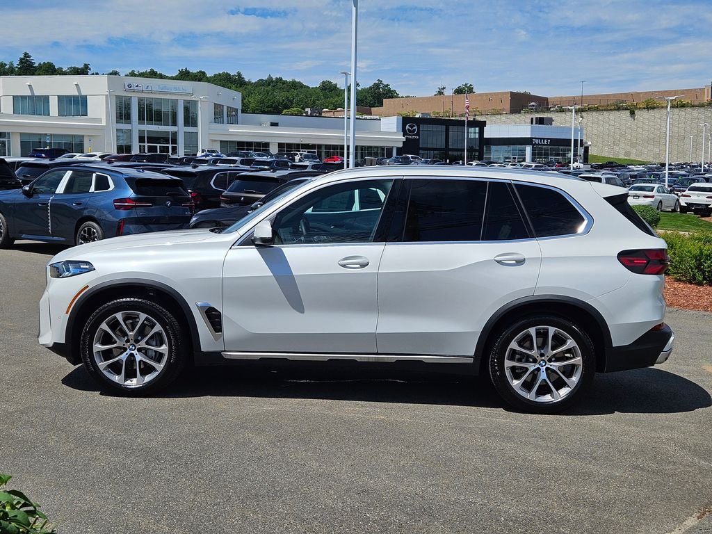 Certified Used 2026 Mineral White Metallic BMW xDrive40i image 4