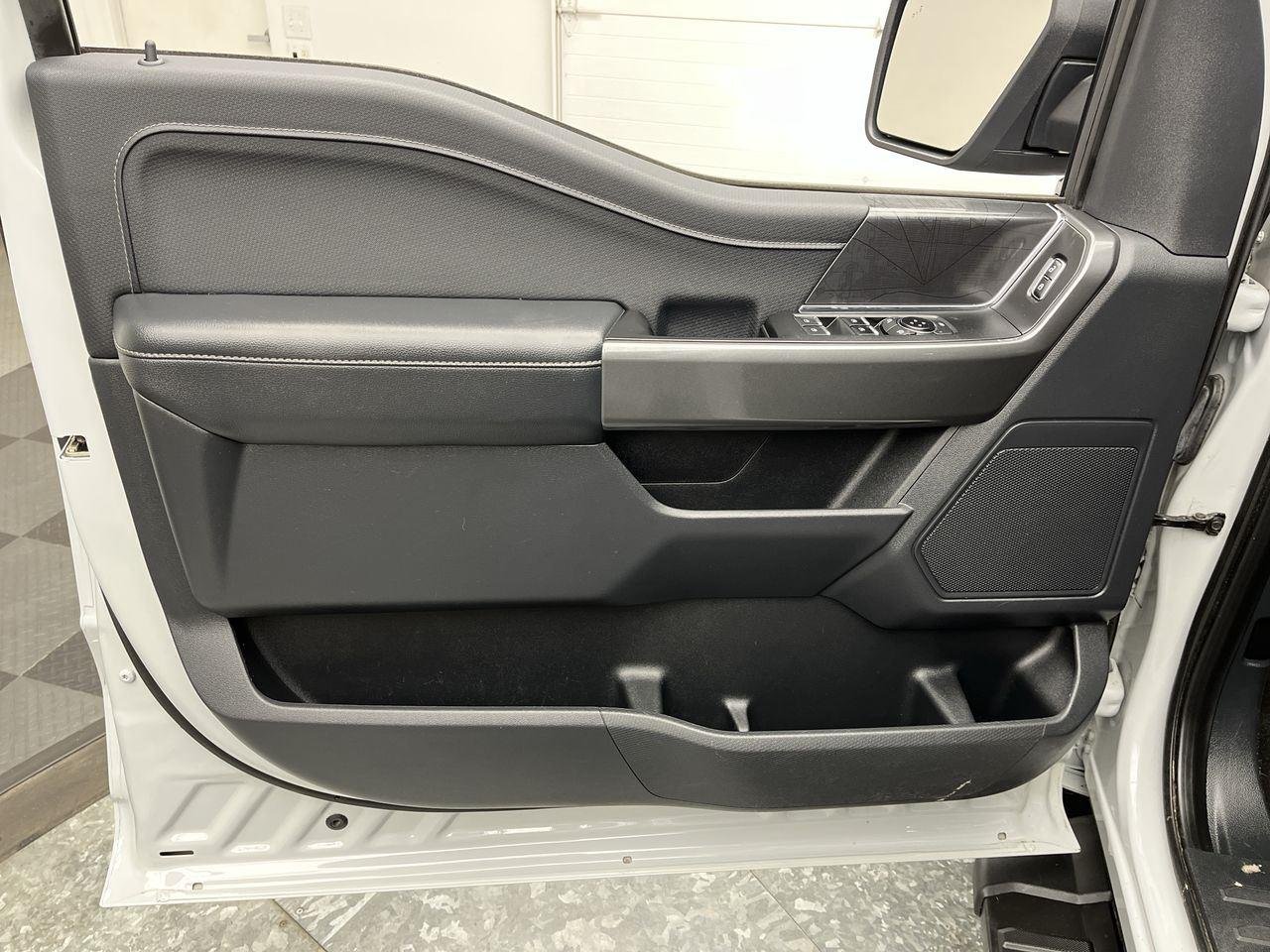 Used 2023 Avalanche Gray Ford XLT image 9