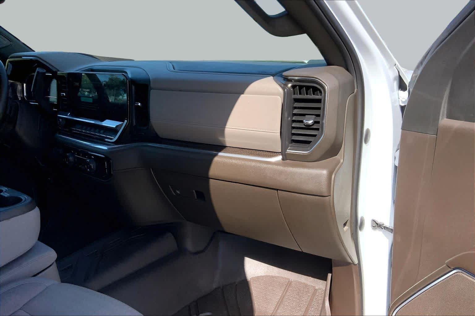 Used 2024 Summit White Chevrolet LT image 18