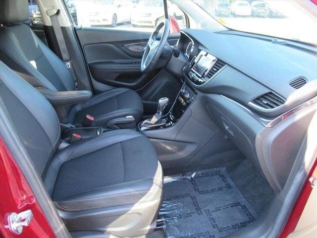 Used 2022  Buick Preferred image 9
