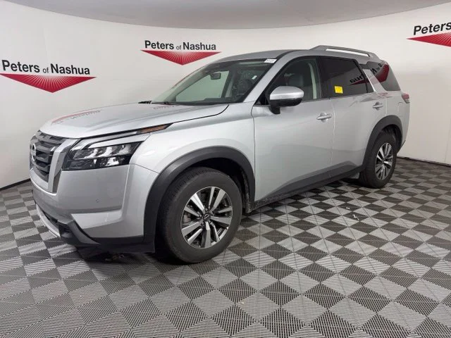 Used 2025 Silver Nissan SL image 3