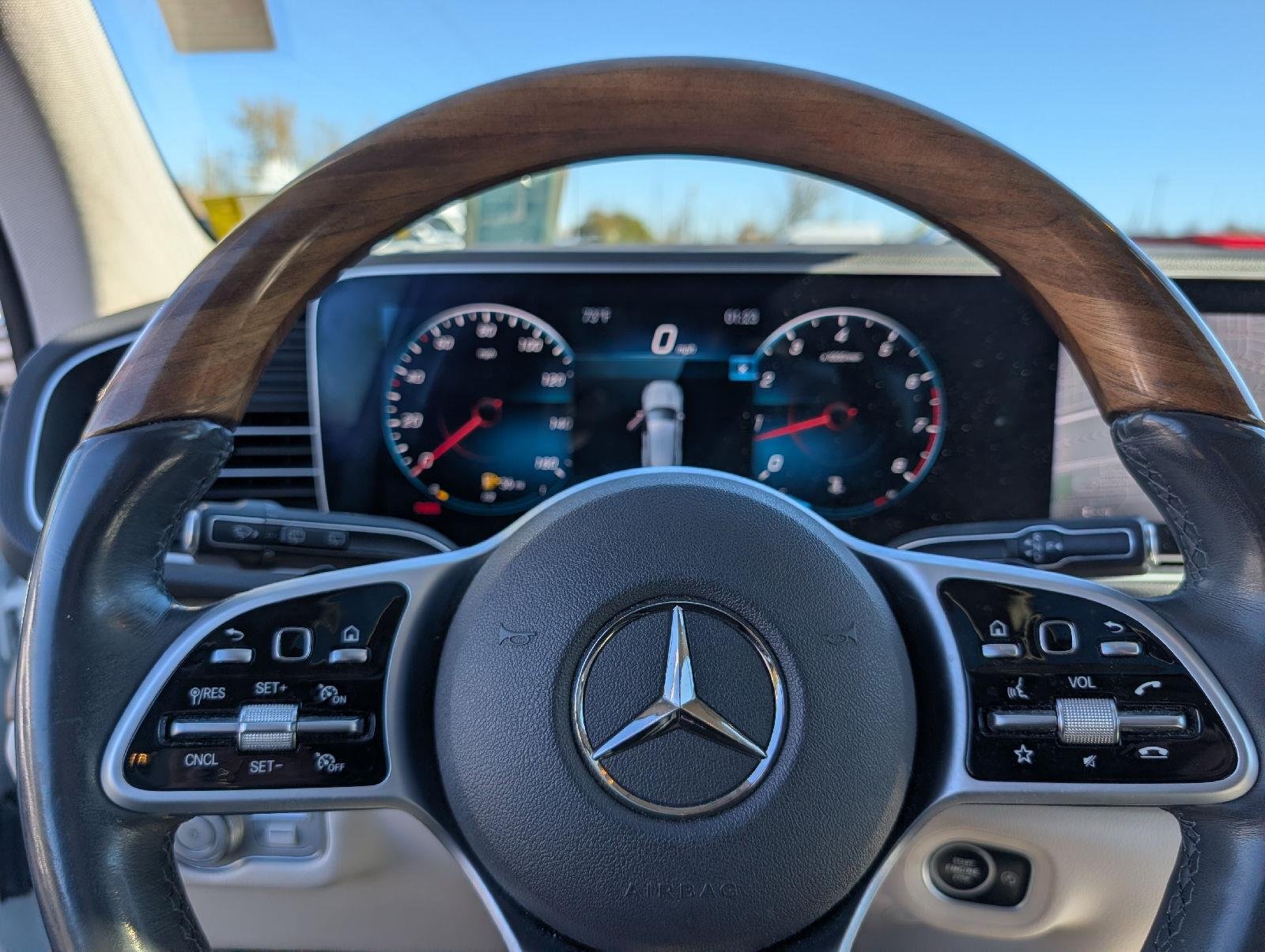 Used 2020 Polar White Mercedes-Benz GLE 350 image 12