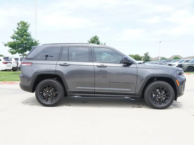 New 2026 Baltic Gray Metallic Clear-Coat Exterior Paint Jeep Altitude image 10
