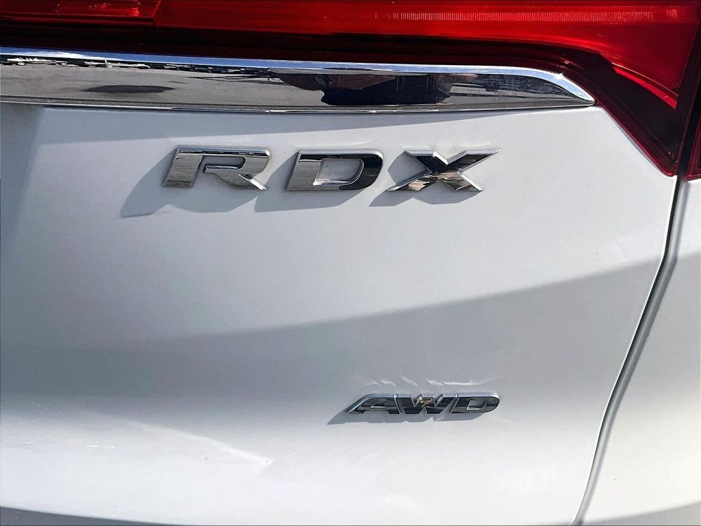Used 2017 White Acura  image 29