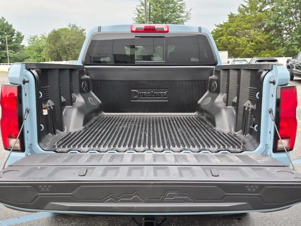Used 2026 Snowdrift Metallic Chevrolet 4WD Z71 image 18