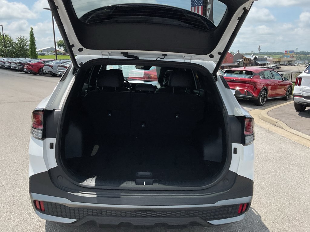 Used 2024 Glacial White Pearl Kia X-Line image 15