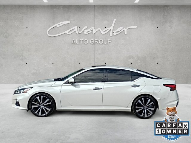 Used 2019 White Nissan 2.5 Platinum image 13