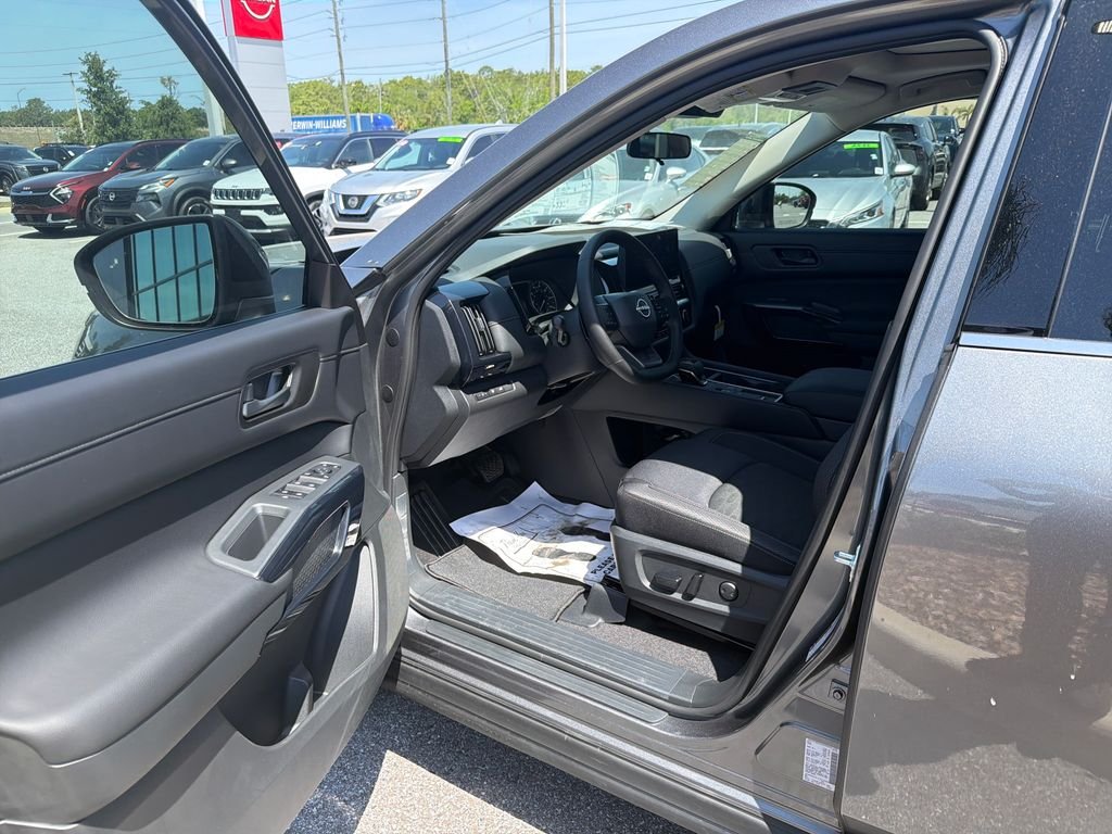 New 2026 Nissan Pathfinder SV 4D Sport Utility